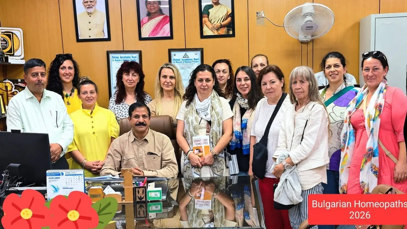 Членове от екипа на ХЦ „Ханеман“ пред Shri Kamaxidevi Homoeopathic Medical College в Гоа, Индия